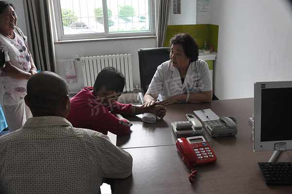 �񿵷�ƶ�ذ��ж�����Ԯ�����������20������Ǯҽ�ε�������